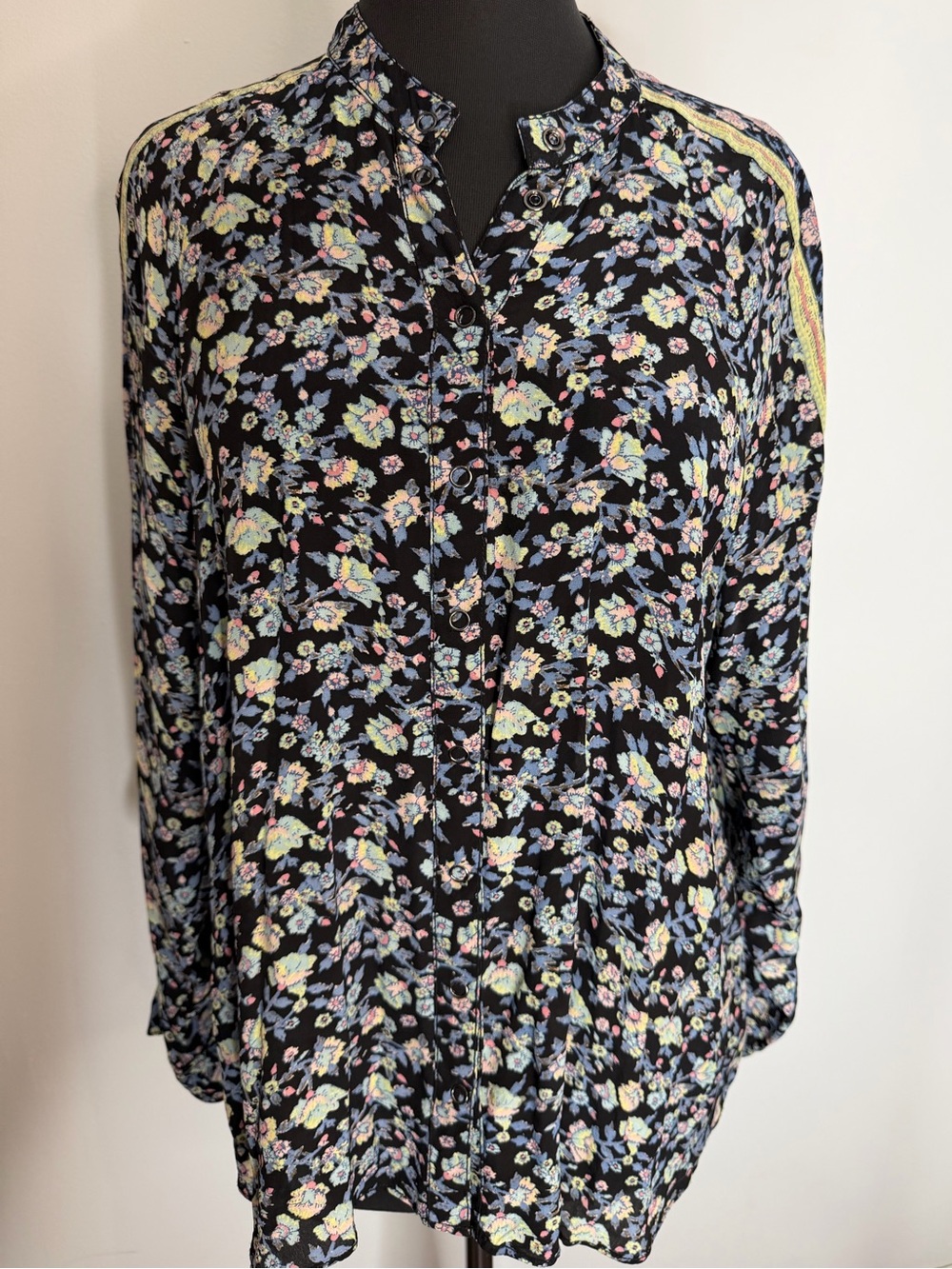 Free People Black Floral Button-Down Blouse Small
Boho Tapestry Print Top